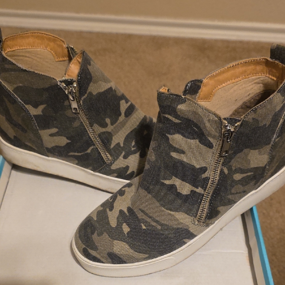 Soda Camouflage High-Top Sneakers